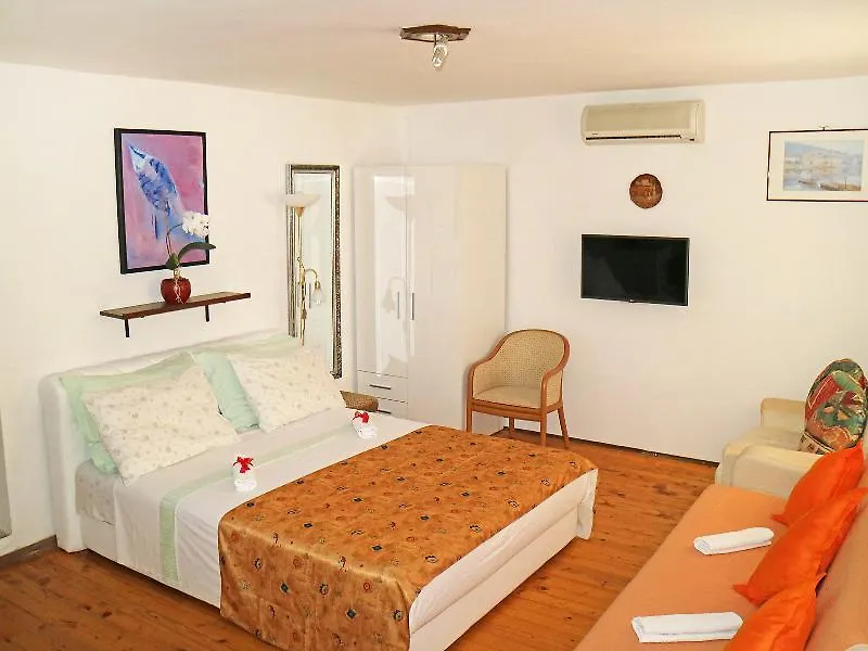 Ratko - One Bedroom Murine